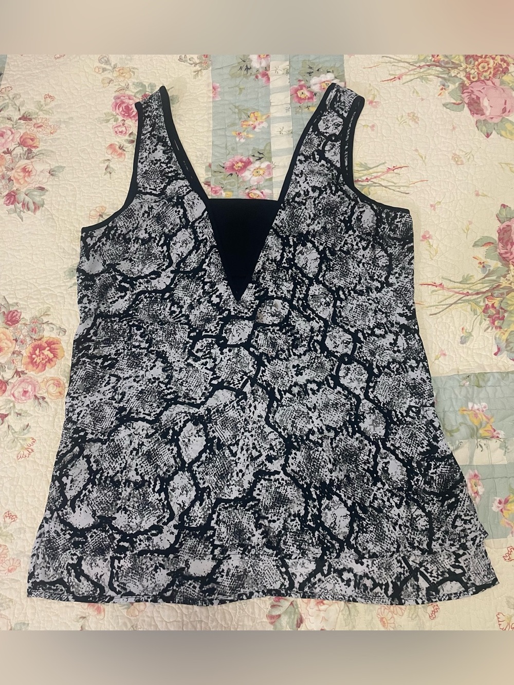 Express Black and White V-Neck Snake Print Tank